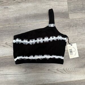 NWT $98 Equinox Shop Size Small